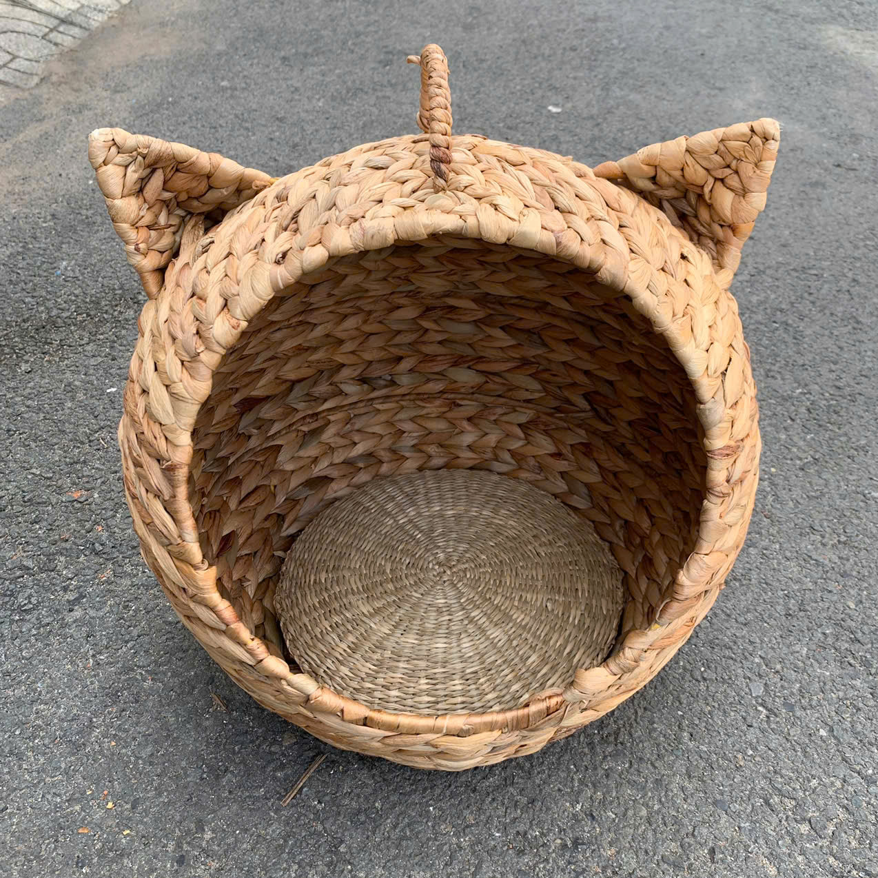 Ổ mèo tròn có tai mèo bằng lục bình có kèm đệm