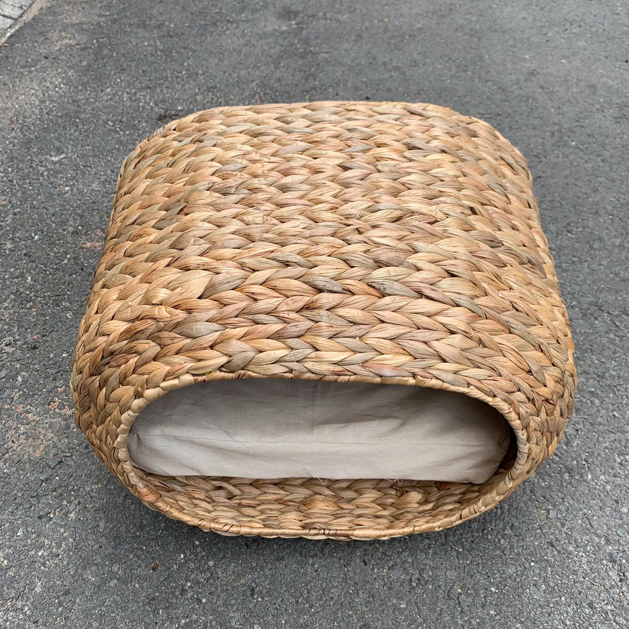 Ổ đệm cho thú cưng hình oval - Nhà thú cưng kèm lót bằng lục bình - Ổ mèo