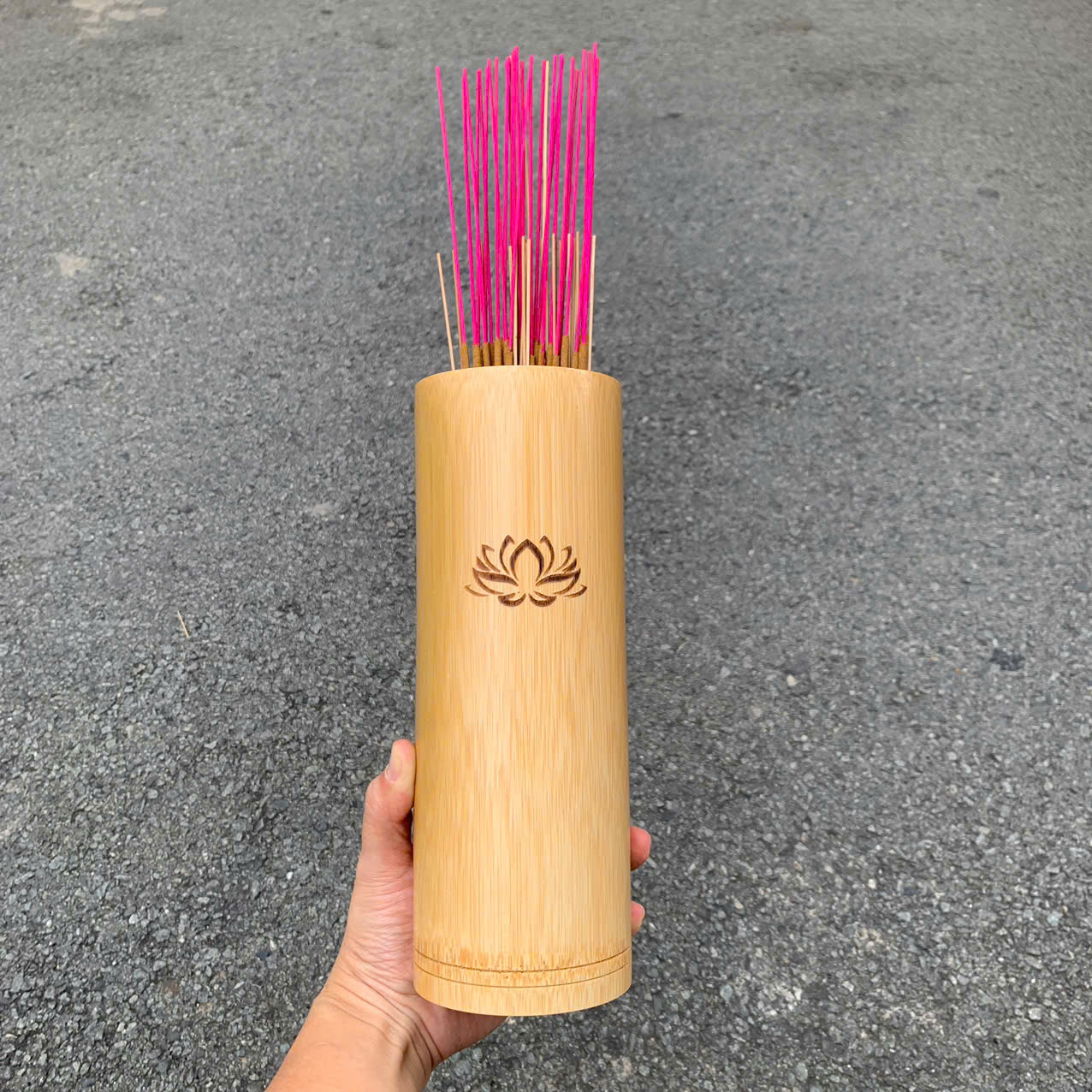 Ống đựng nhang bằng tre - Ống tre cắm nhang đẹp có khắc hoa sen