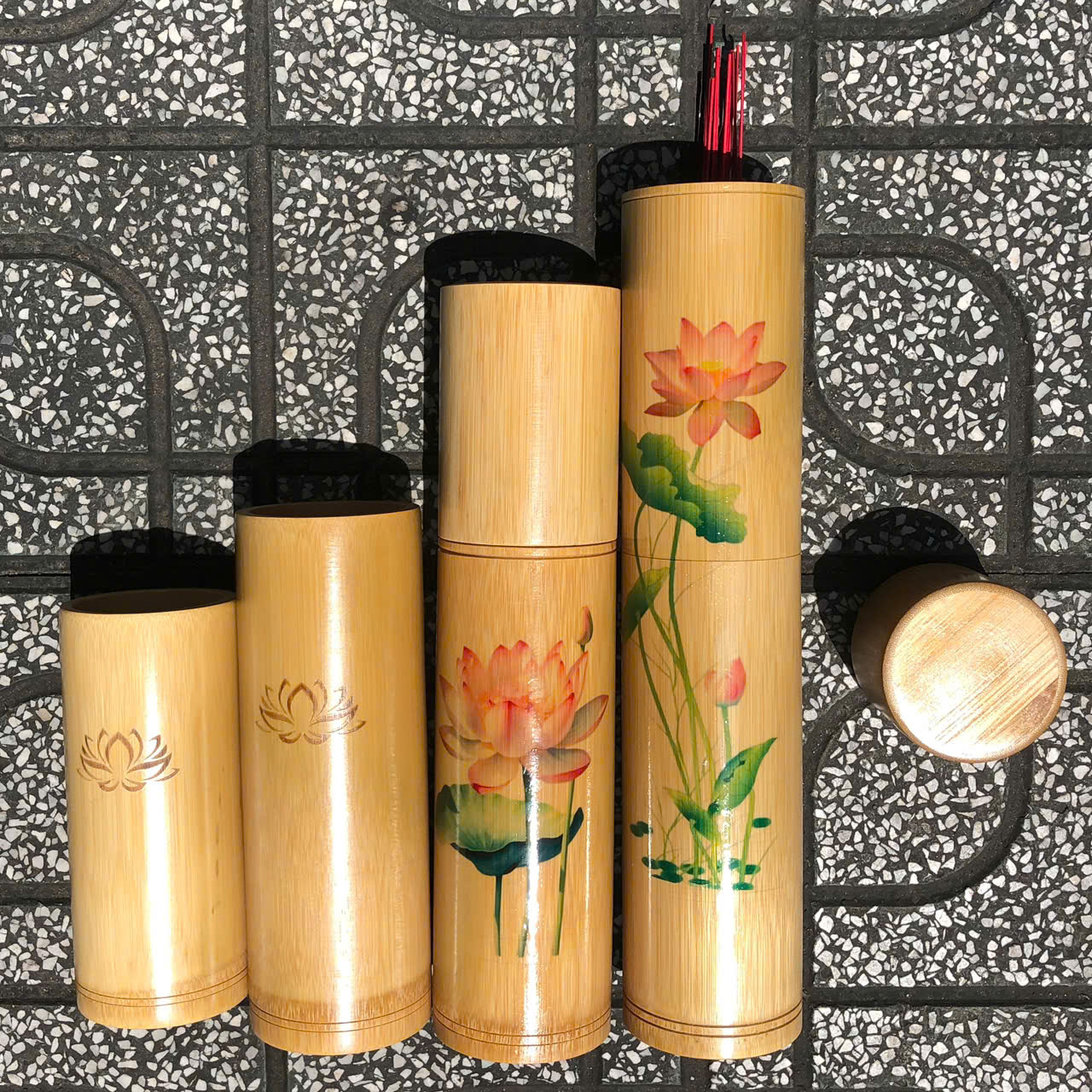 Ống đựng nhang bằng tre - Ống tre cắm nhang đẹp có khắc hoa sen