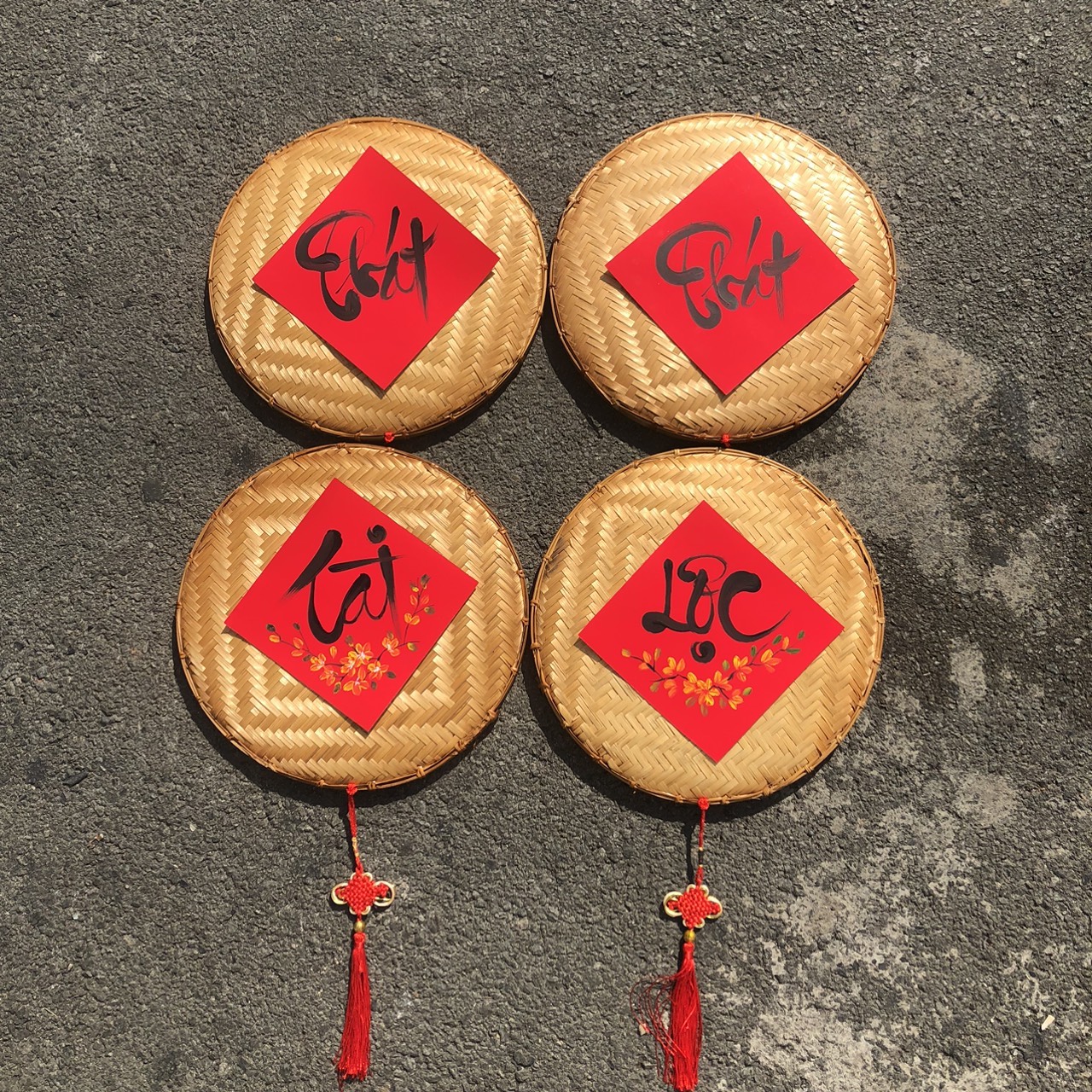 Mẹt Tết treo cửa chữ thư pháp - Mẹt tre trang trí tết đồ treo trang trí chữ tết cỡ lớn