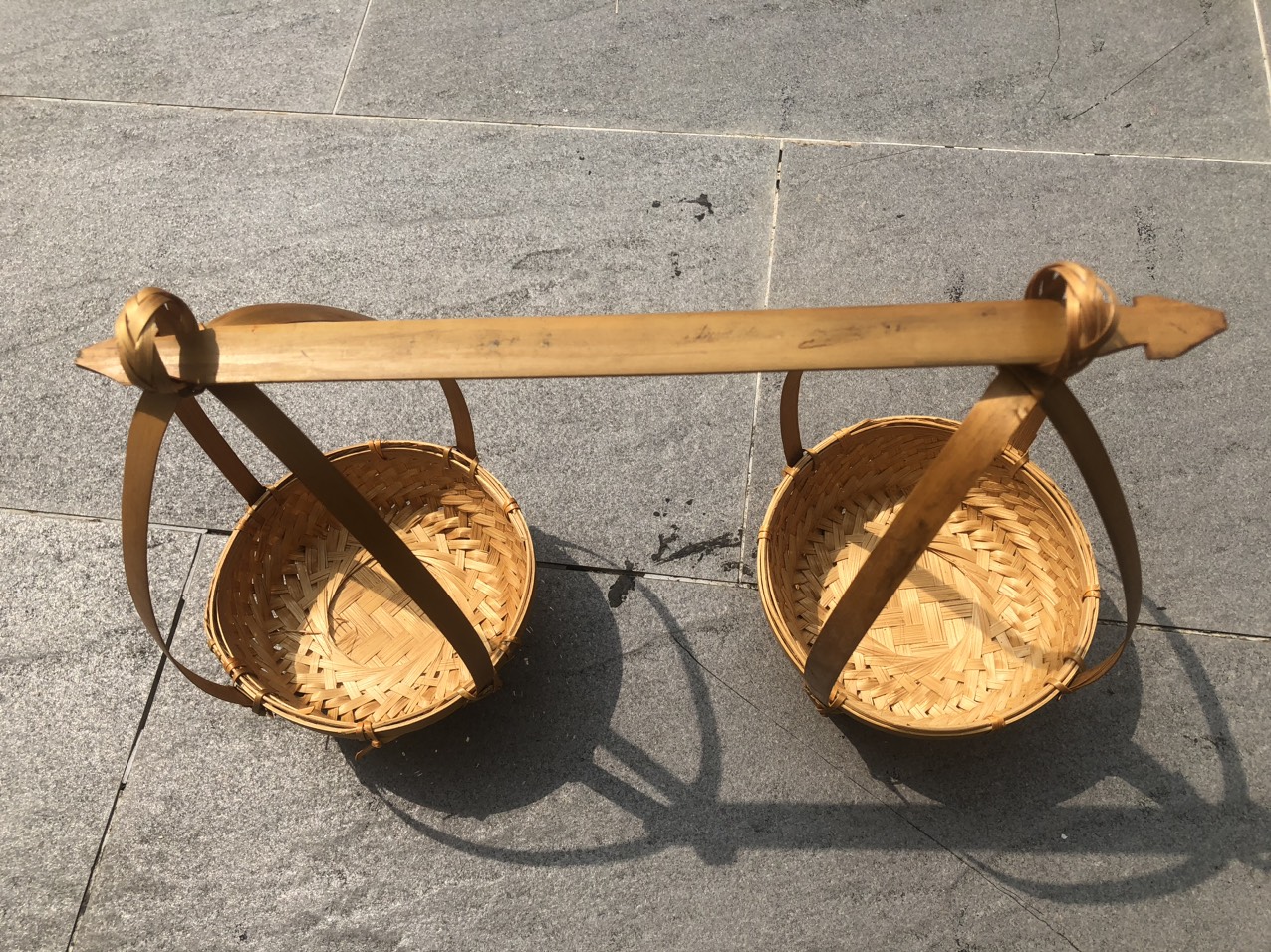 Quang gánh mini trang trí decor dễ thương  chụp ảnh -  Quang gánh tre mini hun khói