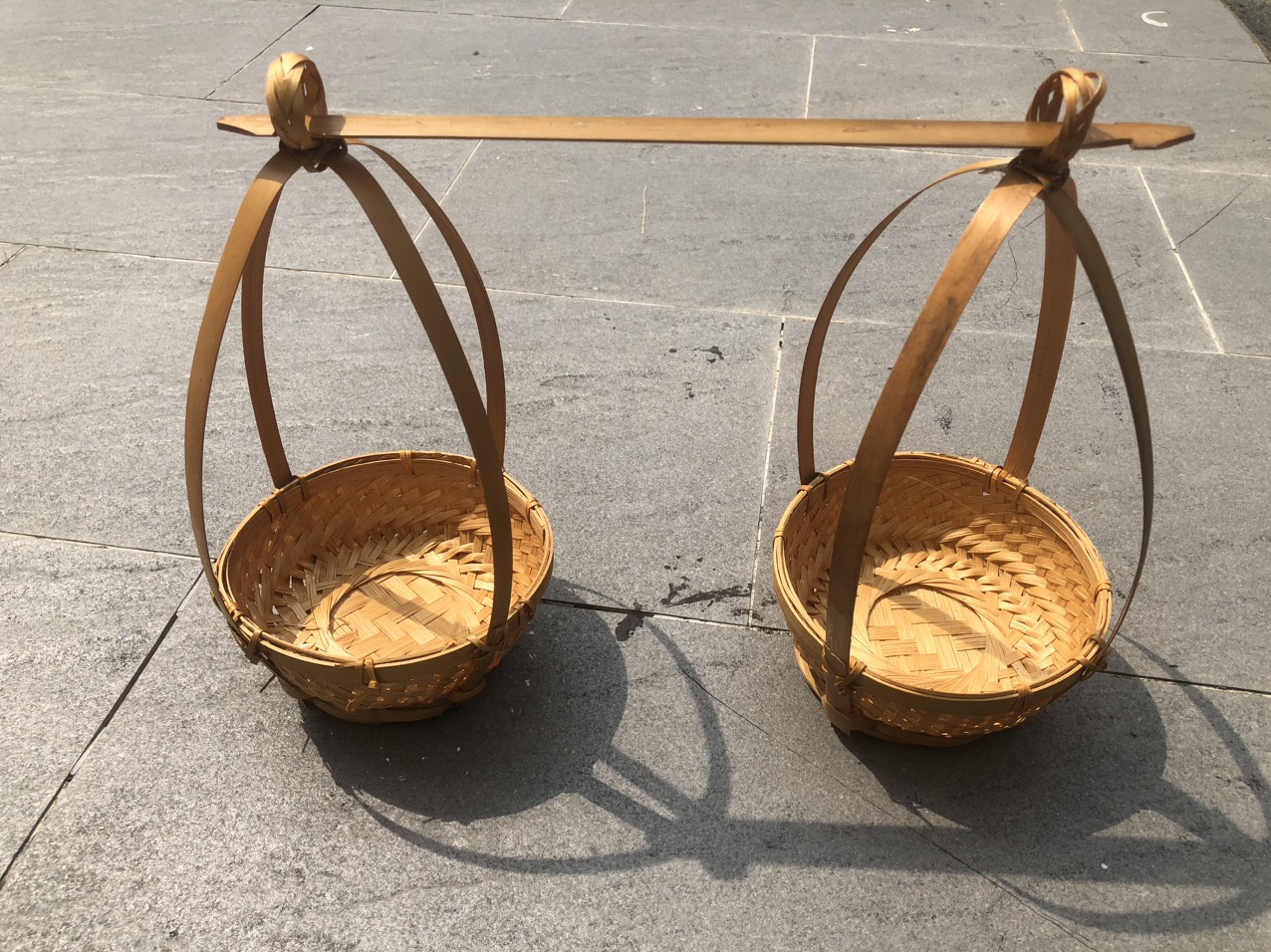 Quang gánh mini trang trí decor dễ thương  chụp ảnh -  Quang gánh tre mini hun khói