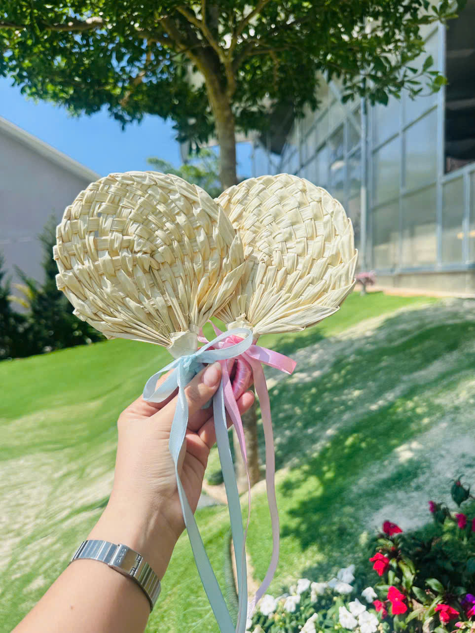 Quạt Lá Cọ gắn tua rua trang trí - Quạt Cầm Tay Đan Thủ Công chụp ảnh siêu xinh