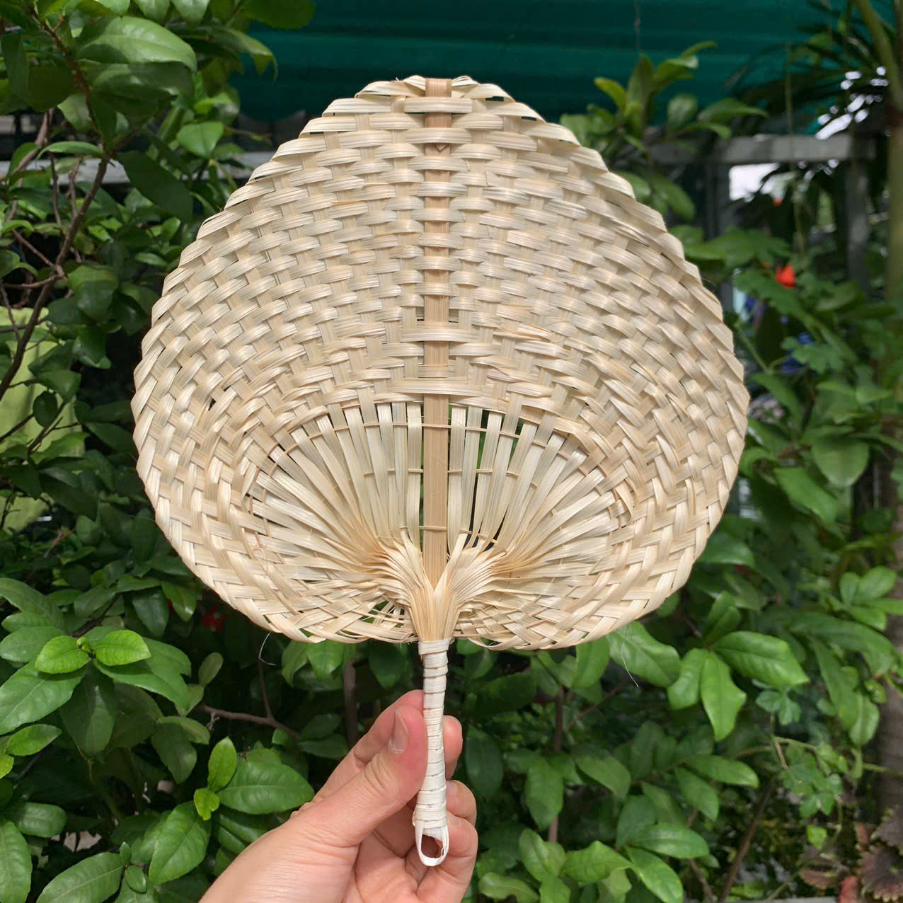 Quạt Tre Gắn Hoa và Tua Rua - Quạt cầm tay chụp ảnh xinh xắn