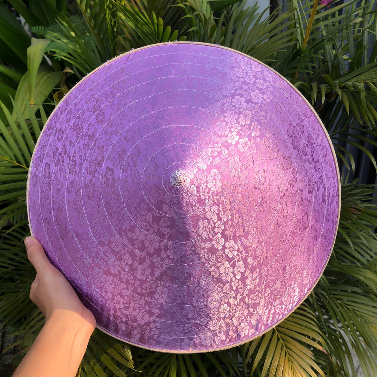 Nón lá LỤA đẹp - Nón lụa 2 lớp dày chắc chắn dùng che nắng/ chụp ảnh (có sẵn dây nón)