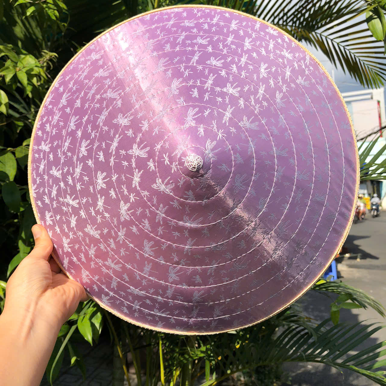 Nón lá LỤA đẹp - Nón lụa 2 lớp dày chắc chắn dùng che nắng/ chụp ảnh (có sẵn dây nón)