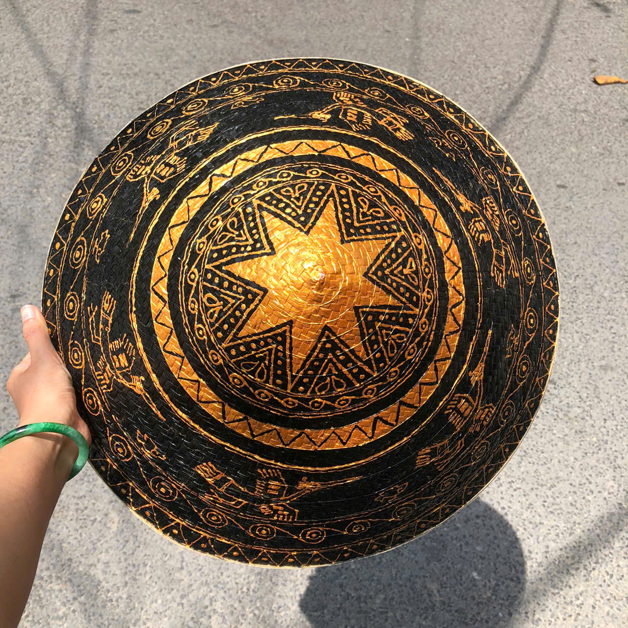 Nón lá cỏ bàng vẽ mẫu trống đồng - Nón cỏ chắc chắn (mẫu đẹp)