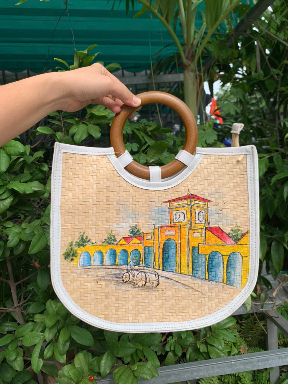 Túi xách quai gỗ lá buông vẽ phong cảnh