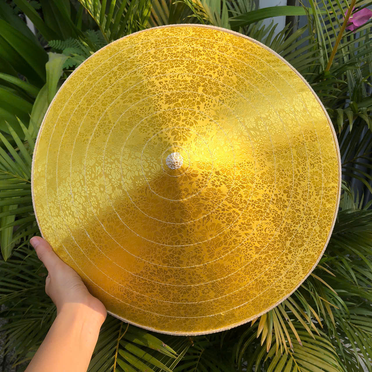 Nón lá LỤA đẹp - Nón lụa 2 lớp dày chắc chắn dùng che nắng/ chụp ảnh (có sẵn dây nón)