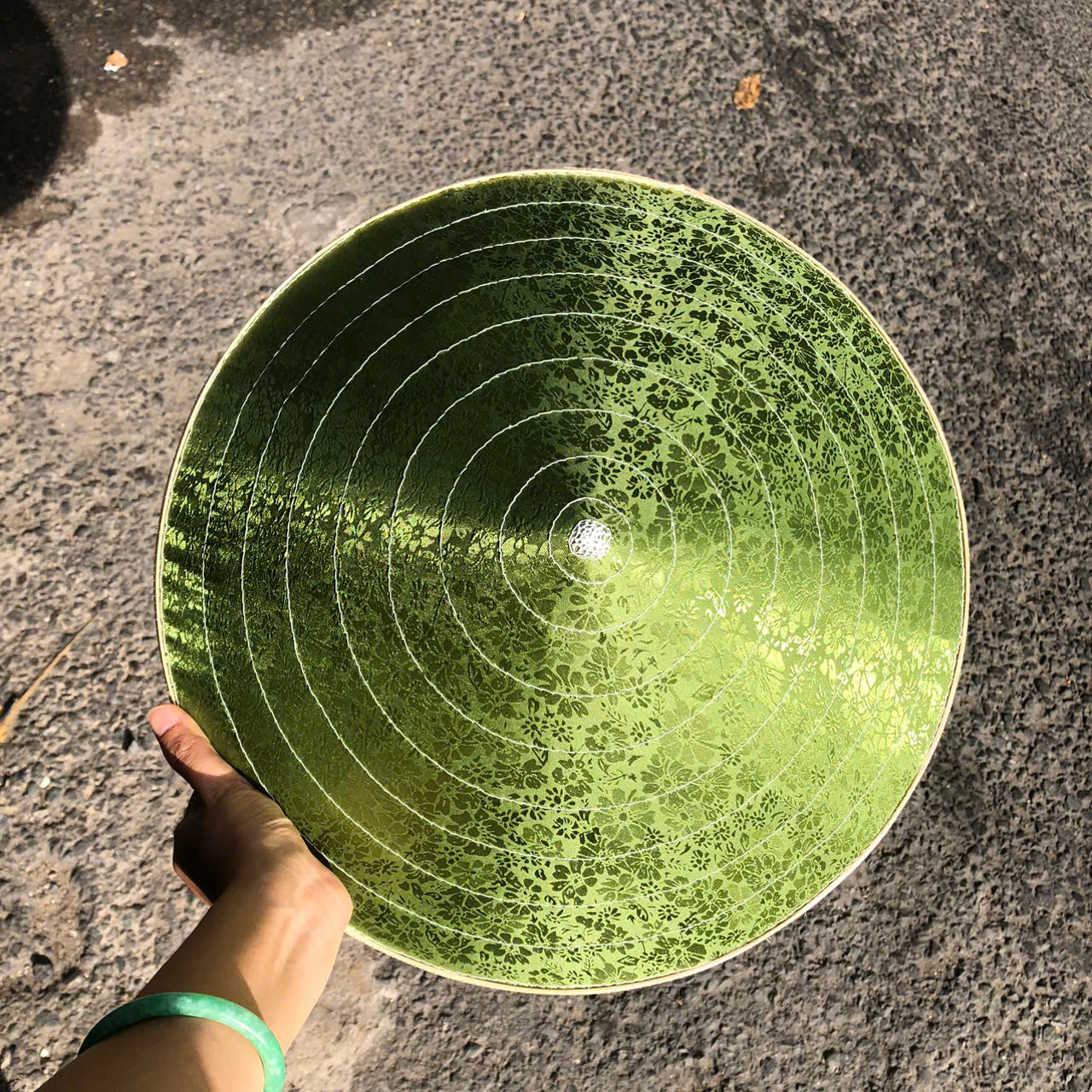 Nón lá LỤA đẹp - Nón lụa 2 lớp dày chắc chắn dùng che nắng/ chụp ảnh (có sẵn dây nón)