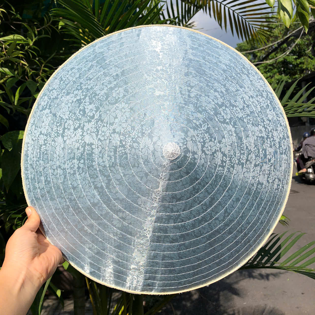 (16 vòng - 42cm )Nón lá LỤA đẹp - Nón lụa 2 lớp dày chắc chắn dùng che nắng/ chụp ảnh (có sẵn dây nón)