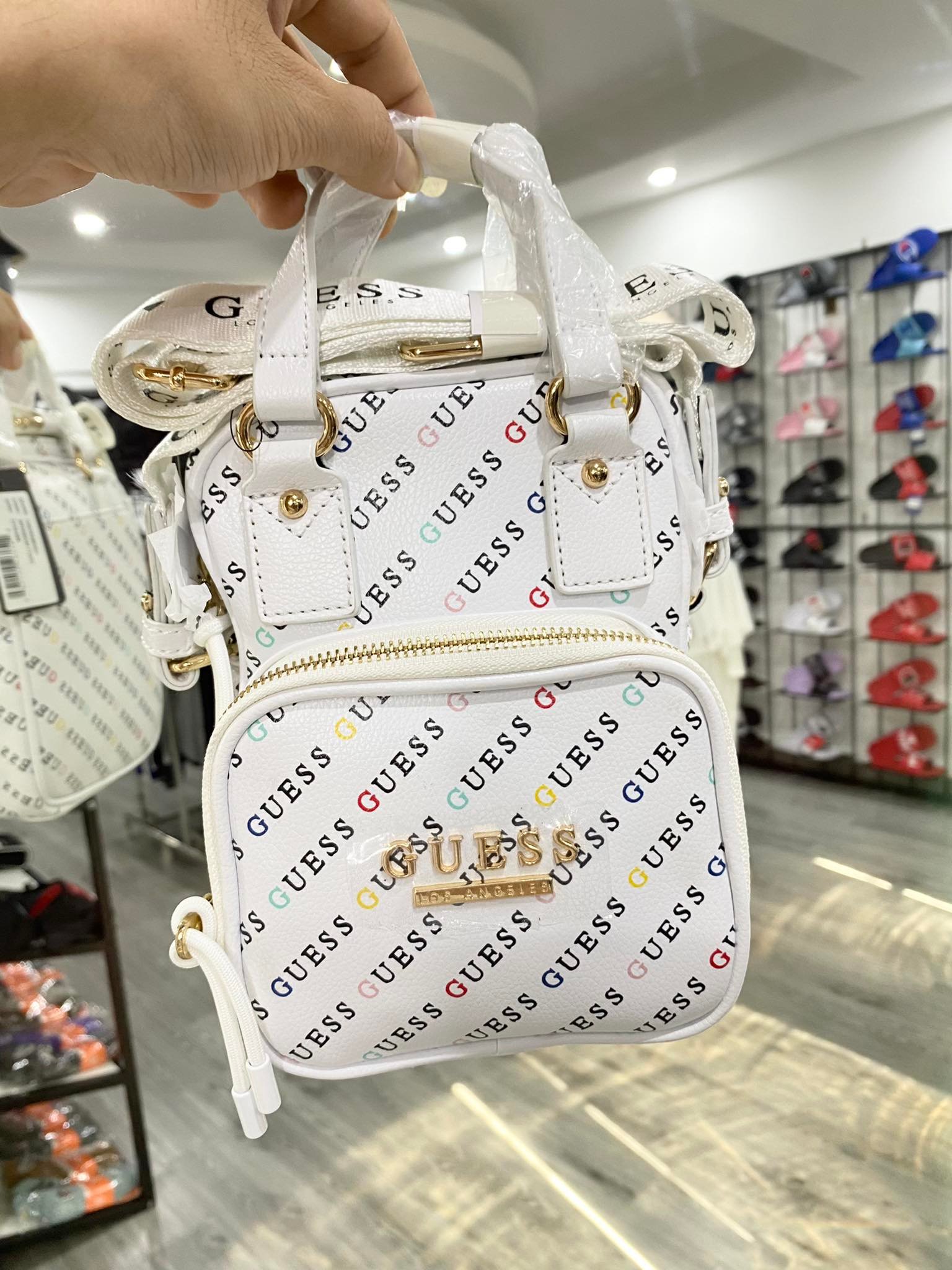PHỤ KIỆN CHÍNH HÃNG - Túi Nữ Guess Crossbody Bag - 21GF008-White
