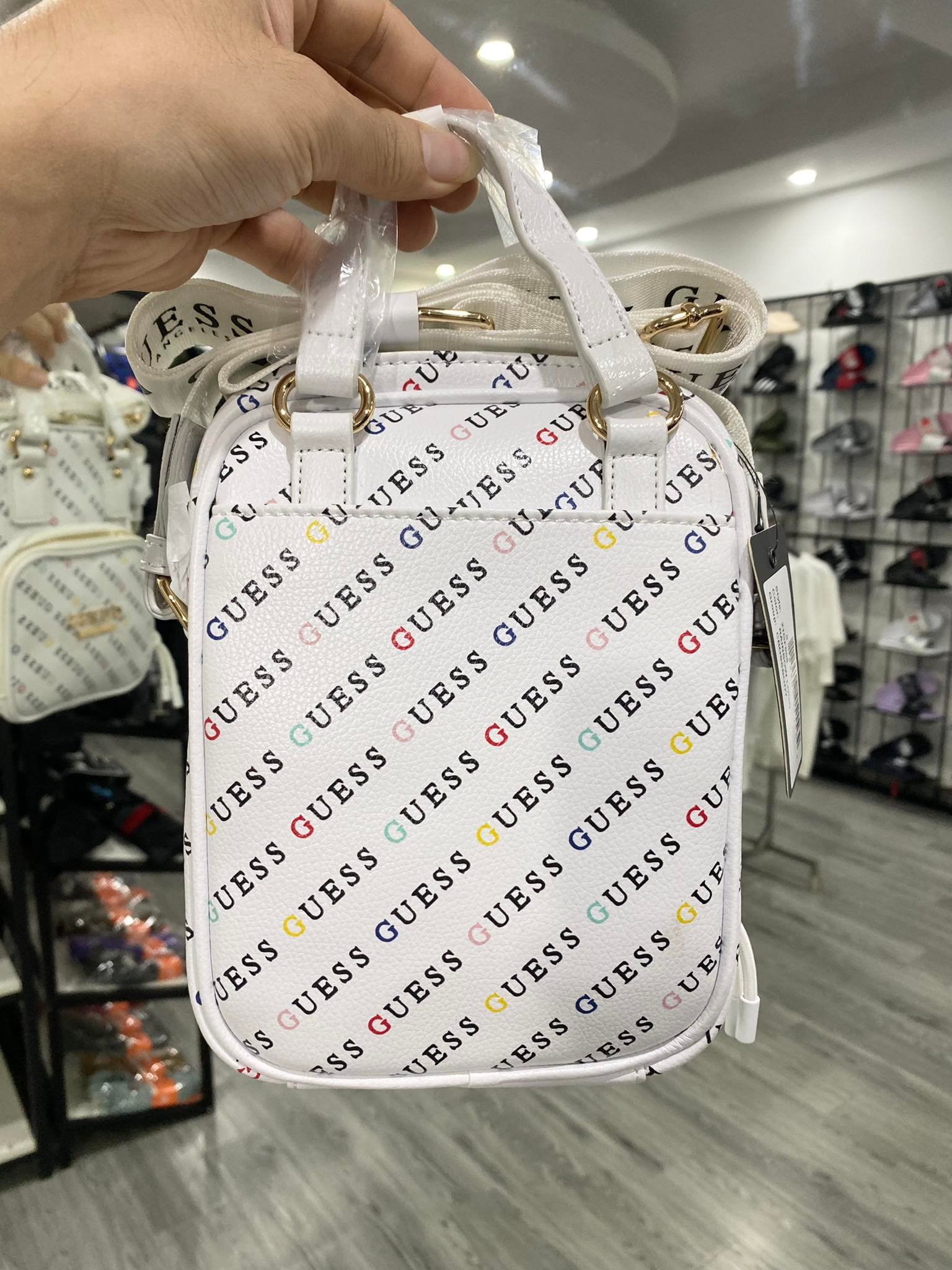 PHỤ KIỆN CHÍNH HÃNG - Túi Nữ Guess Crossbody Bag - 21GF008-White