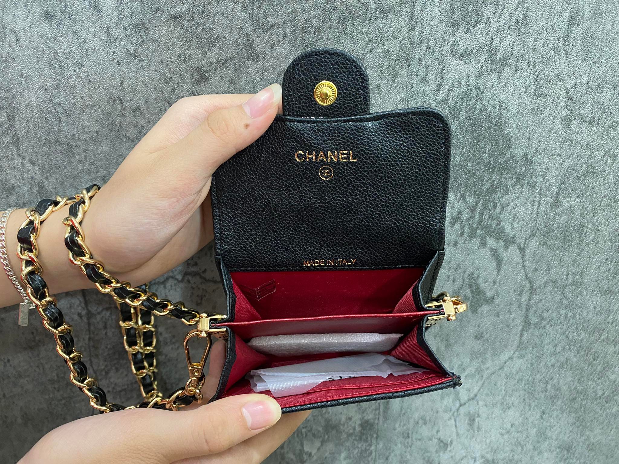 May có cô dám BÓC mấy shop Chanel Dior Vip Gift đang nhan nhản Lấy đâu  ra người ta sản xuất hàng loạt tuồn cả trăm cái như thế