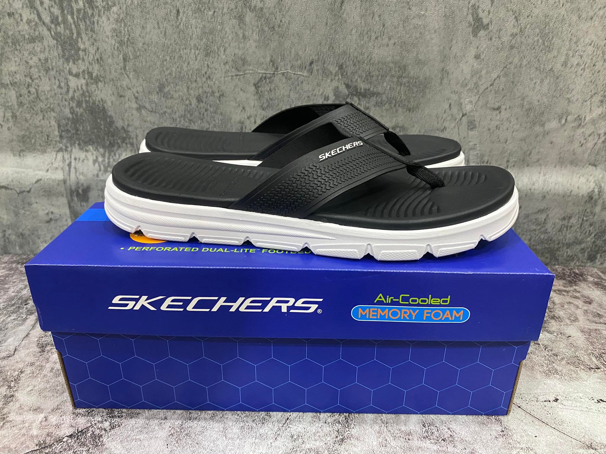 Dép Tông Xỏ Ngón Nam Skechers Men's Slippers - Black/White - 51741/BBK
