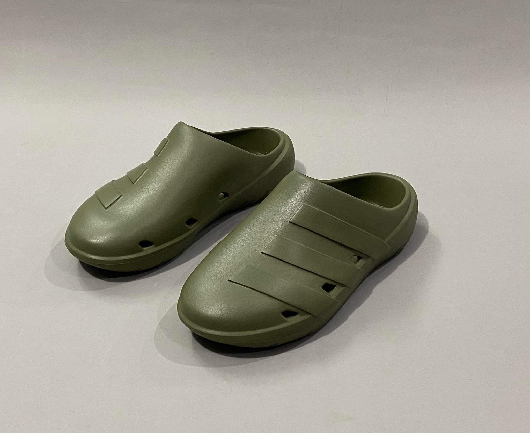 Dép Sục Đúc Nguyên Khối Adidas 'Olive' - AD12-040