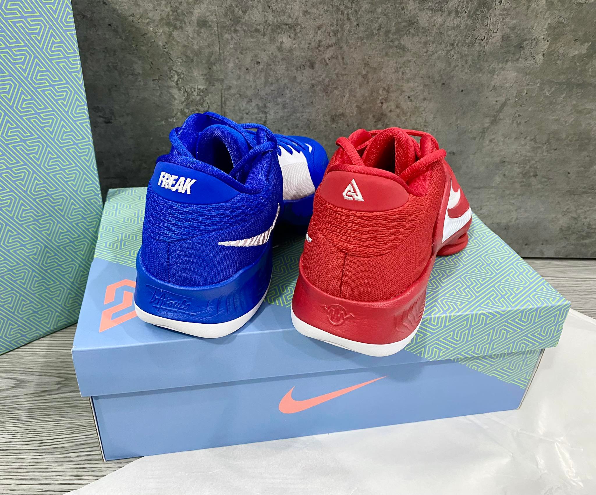 Giày Bóng Rổ Chính Hãng Nike Zoom Freak 4 TB University Mix Cọc Cạch 