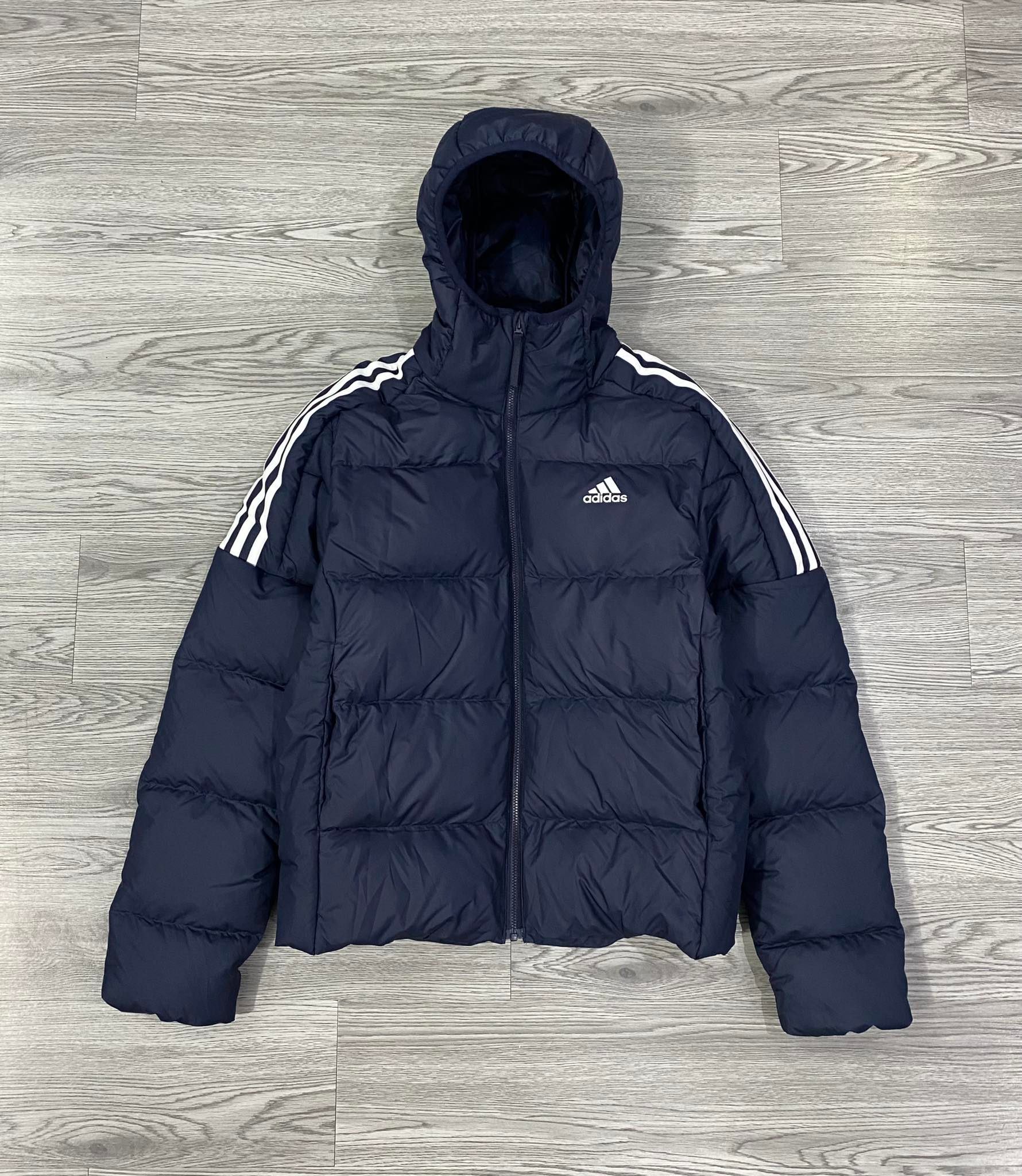 ÁO KHOÁC CHÍNH HÃNG - ADIDAS ESSENTIALS MIDWEIGHT DOWN HOODED JACKET NAVY - GT9133