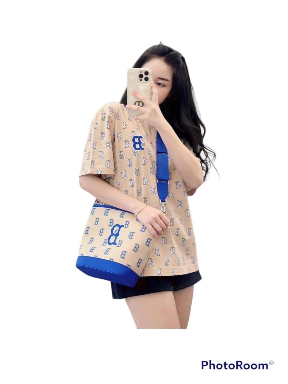 ÁO TSHIRTS CHÍNH HÃNG - MLB Monogram Front Panel Pattern Boston Red Sox - 3ATSM1133-43SAL