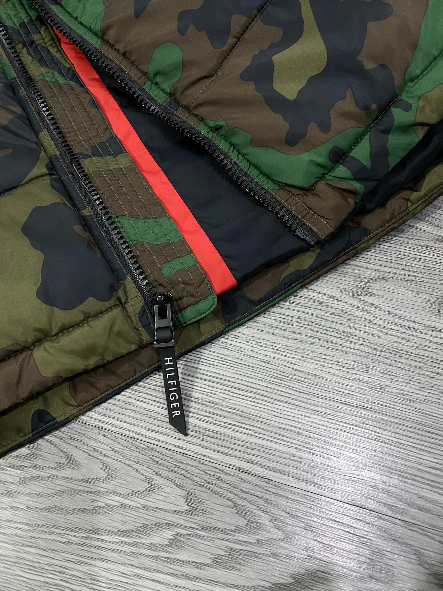 Áo Khoác Phao Chính Hãng - Áo Phao Tommy Hilfiger ''Green Camo'' - 158AN508-444