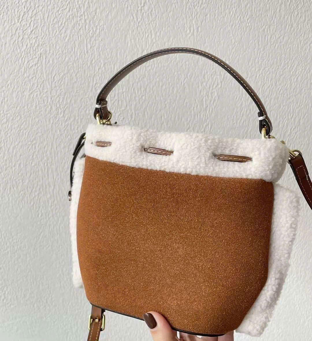 PHỤ KIỆN CHÍNH HÃNG - Túi Nữ Evening Eyes Cute Plush Leather Bucket Brown Handbag Crossbody - 929905948