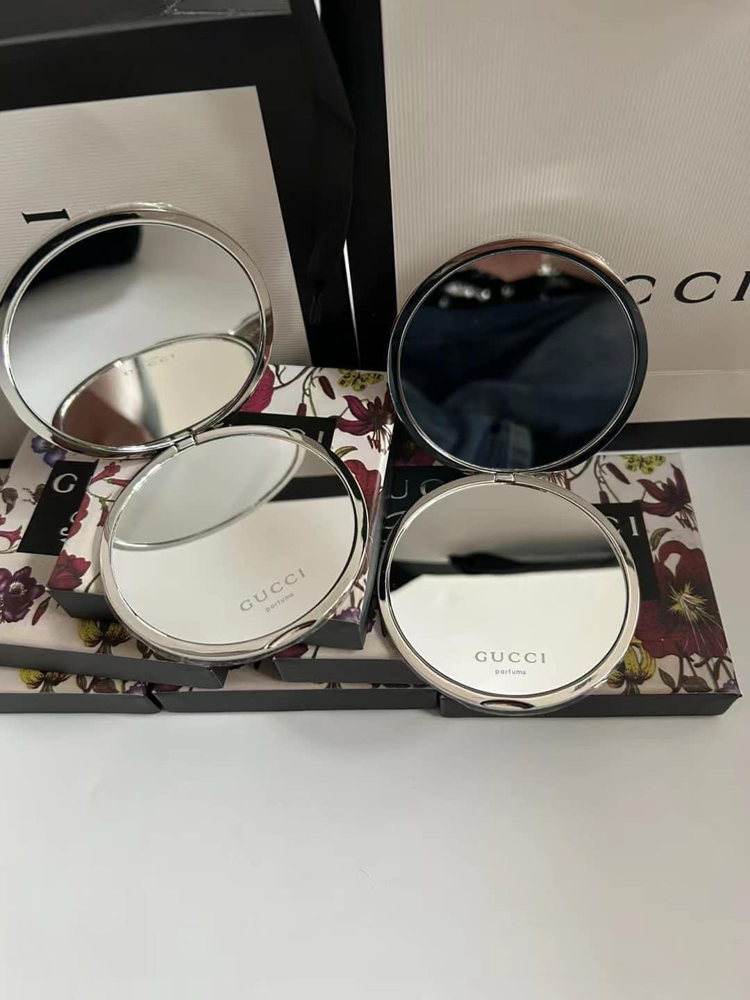 PHỤ KIỆN CHÍNH HÃNG - Gương Gucci Gardens Engraved Compact Gifl Authentic - Flora