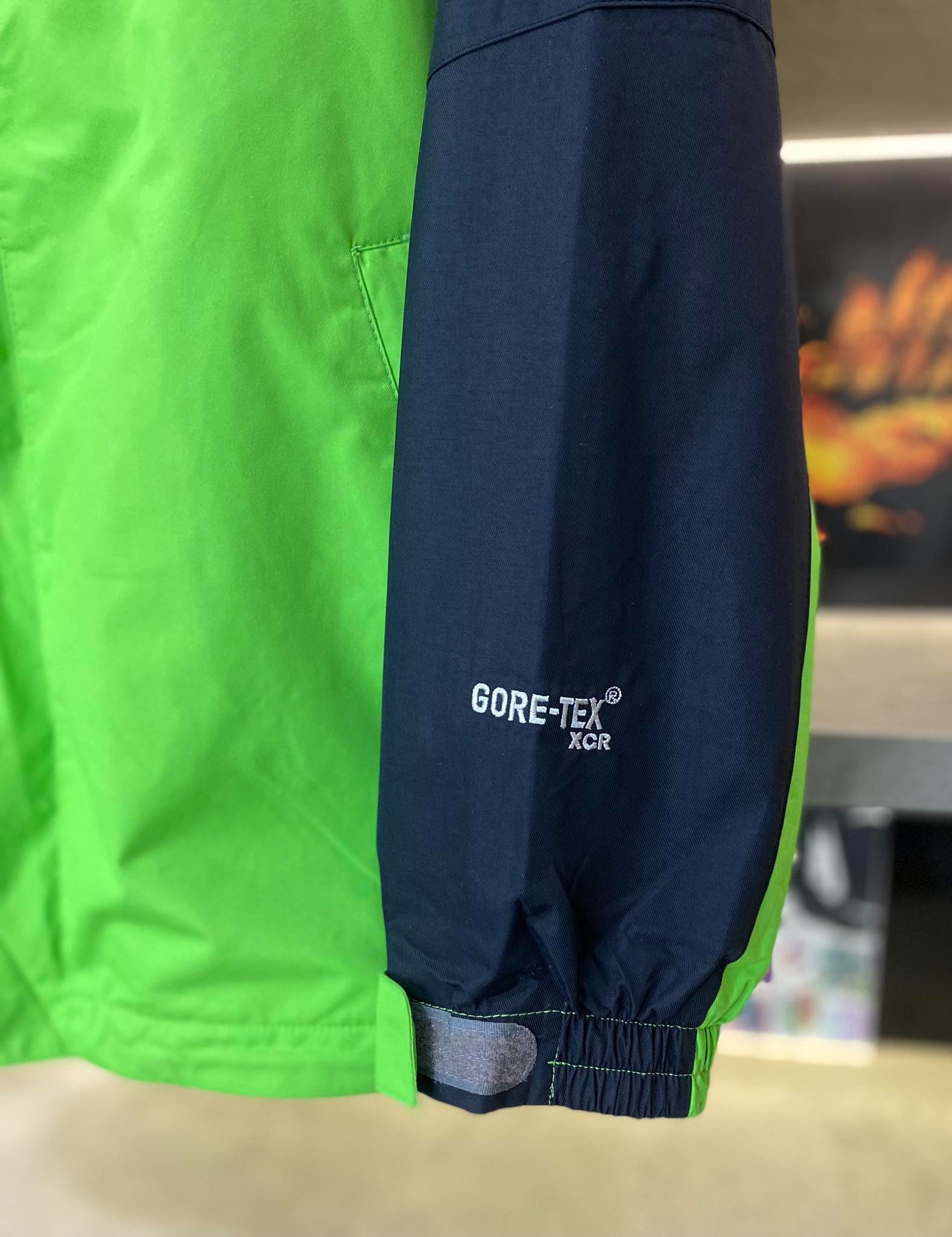 Áo Khoác Chính Hãng - The North Face Gore - Tex Xanh Lá Logo Vàng - AKTNF-014
