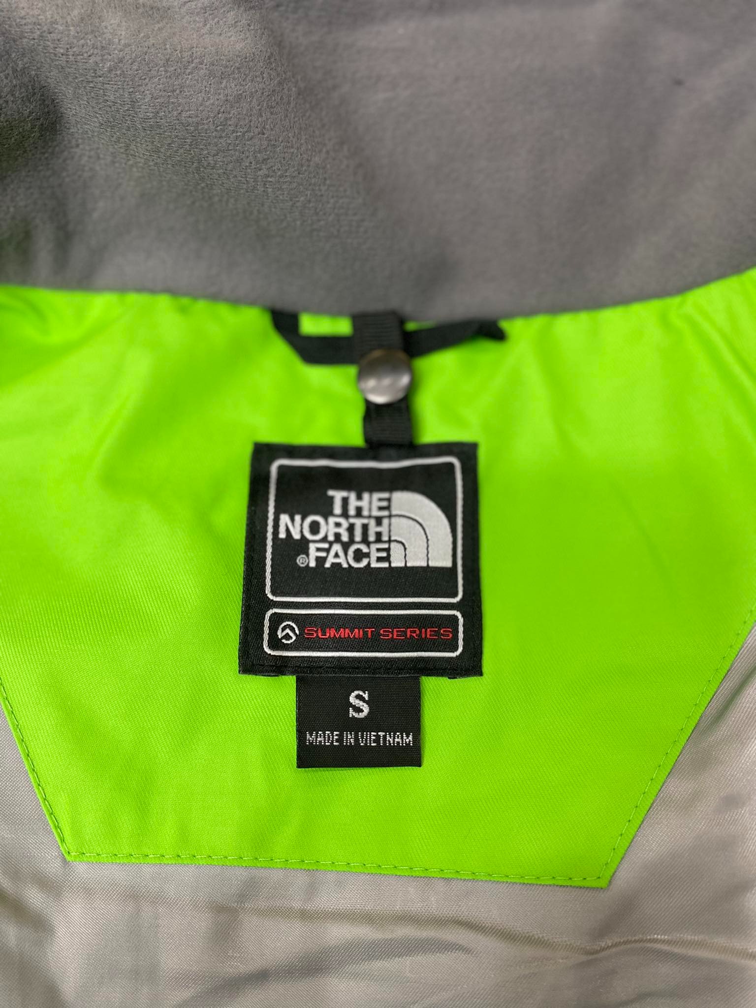 Áo Khoác Chính Hãng - The North Face Gore - Tex Xanh Lá Logo Vàng - AKTNF-014