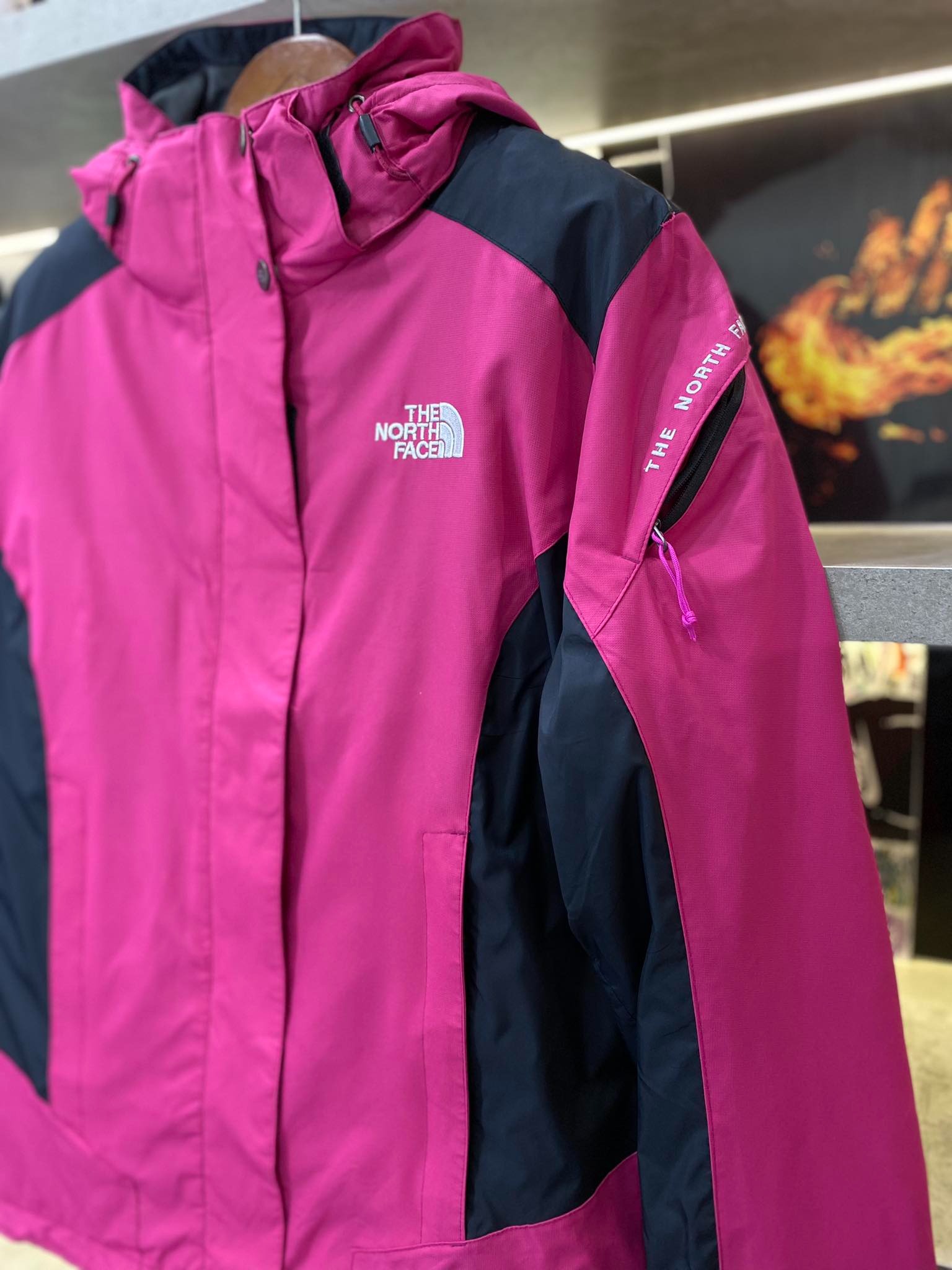 Áo Khoác Chính Hãng - The North Face Gore - Tex Hồng Đậm Logo Xám - AKTNF-02