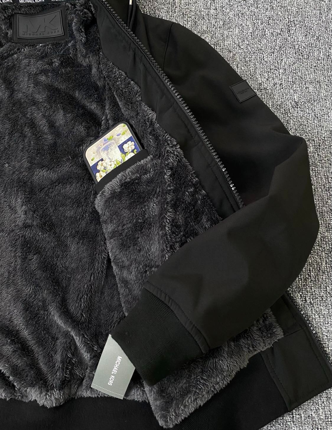 Áo Khoác Chính Hãng - Áo Khoác Lông Michael Kors Black Logo Vuông - MC69223
