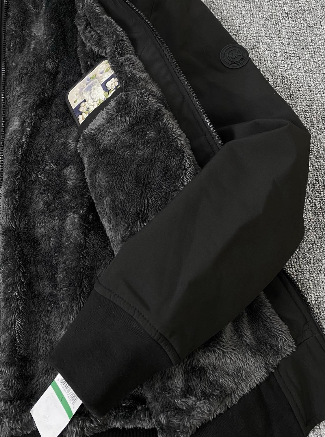 Áo Khoác Chính Hãng - Áo Khoác Lông Michael Kors Black Logo Tròn - M23652RS-02