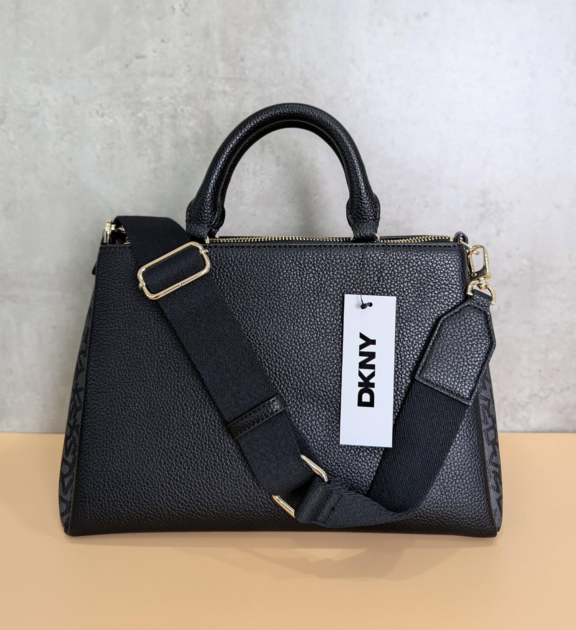Phụ Kiện Chính Hãng - Túi Nữ DKNY Logo-Lettering Leaather Tote Bag - R42DYF21