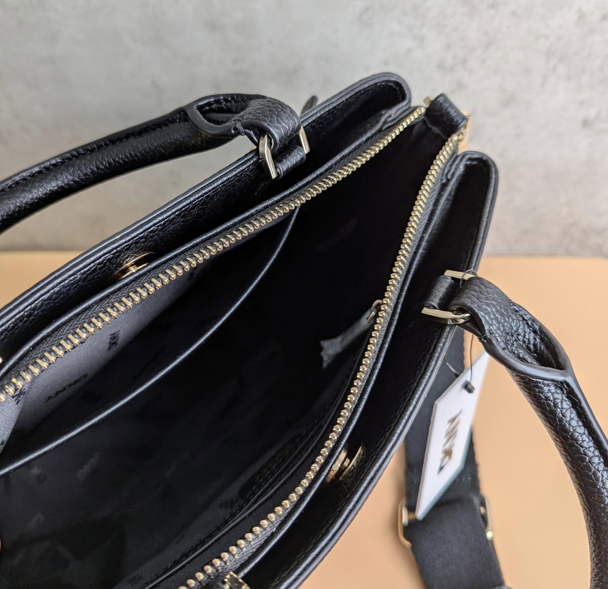 Phụ Kiện Chính Hãng - Túi Nữ DKNY Logo-Lettering Leaather Tote Bag - R42DYF21