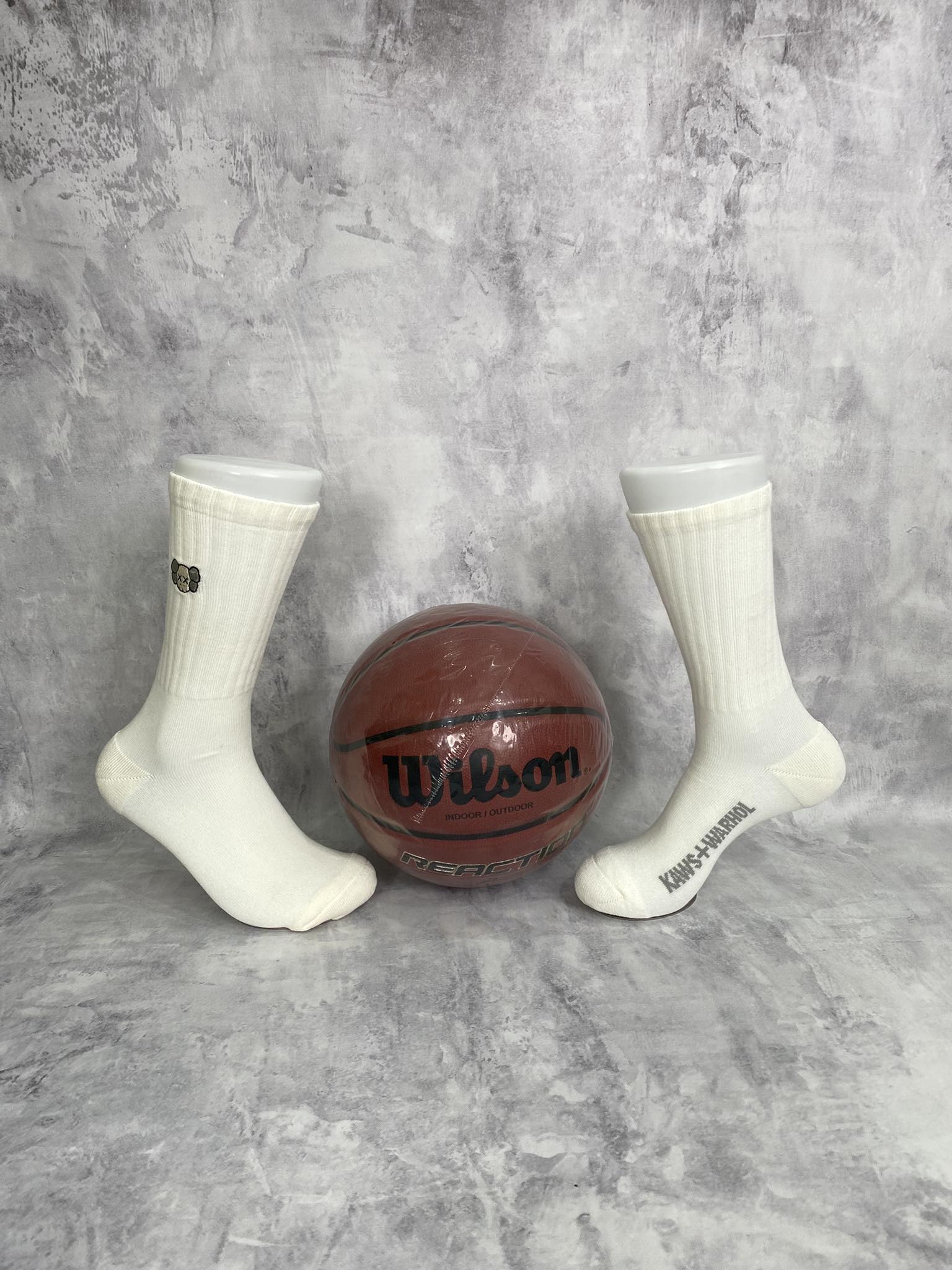 Phụ Kiện Chính Hãng - Tất Kaws Warhol Uniqlo 