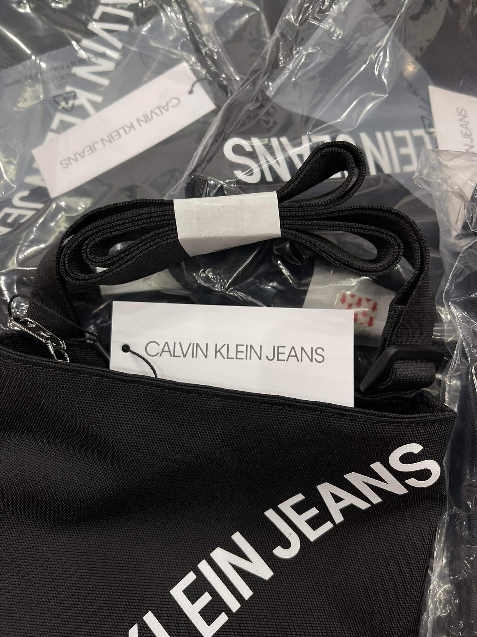 Túi đeo chéo nam Calvin Klein Jeans 'Black' - BCK010