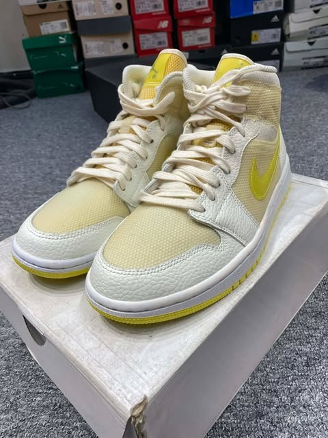 Giày Casual Chính Hãng - Nike Wmns Air Jordan 1 Mid SE 'Voltage Yellow' - DB2822-107