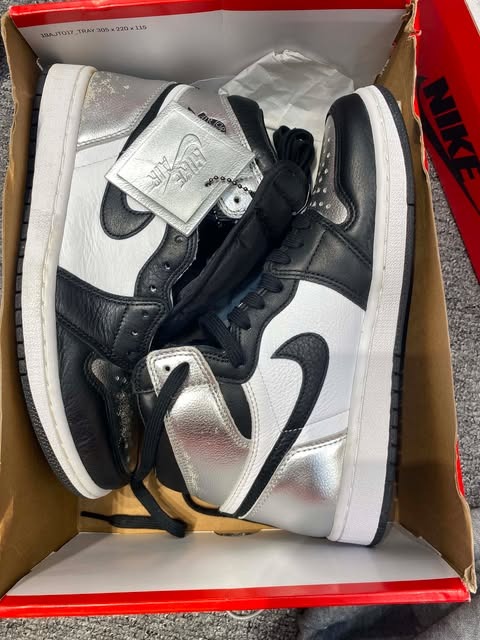 Giày Casual Chính Hãng - Nike Nữ Air Jordan 1 High OG 