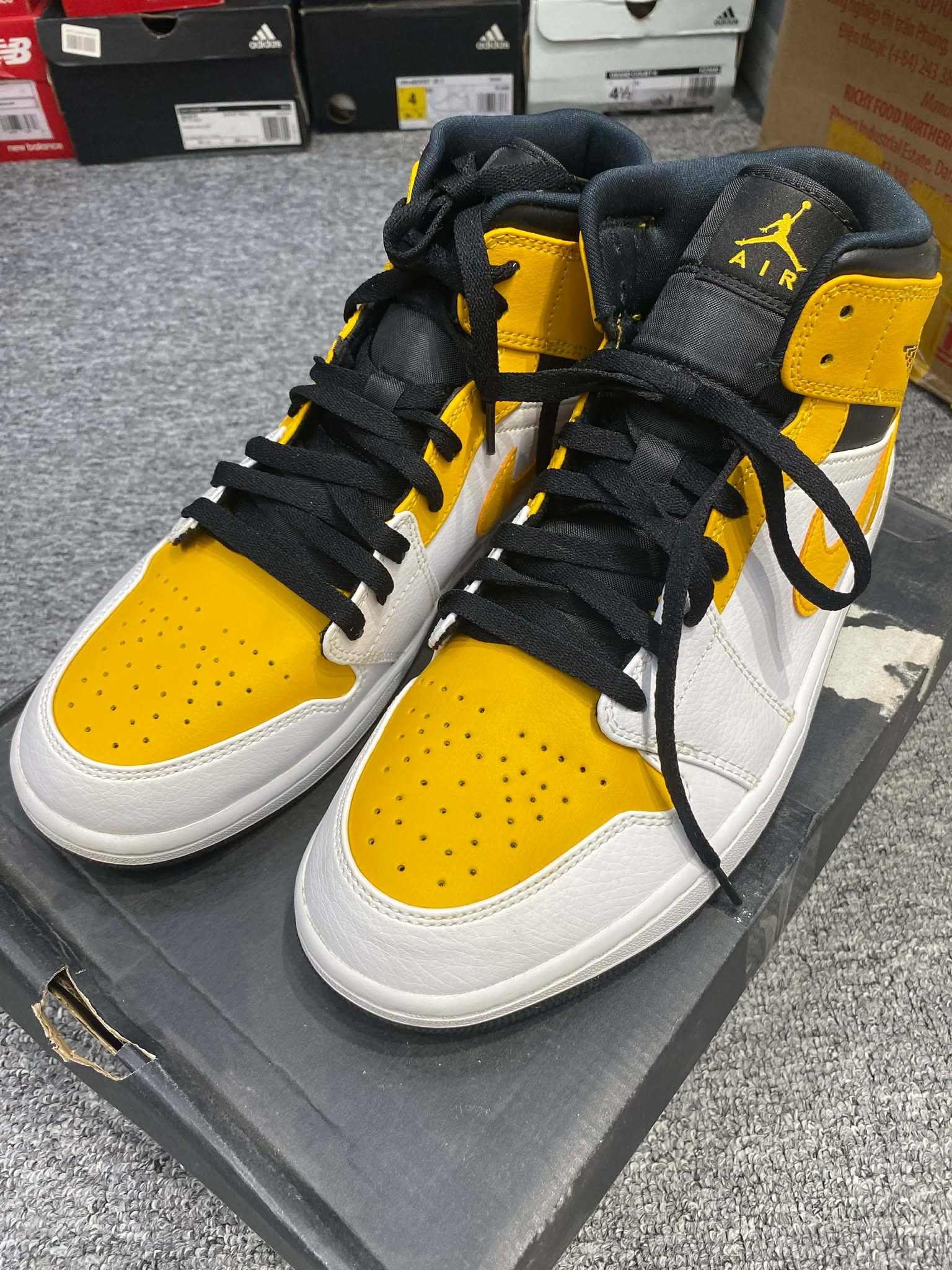 Giày Casual Chính Hãng - Nike Jordan 1 Mid 