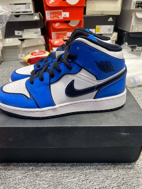 Giày Casual Chính Hãng - Nike Jordan 1 Mid 