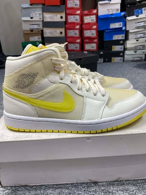Giày Casual Chính Hãng - Nike Wmns Air Jordan 1 Mid SE 'Voltage Yellow' - DB2822-107