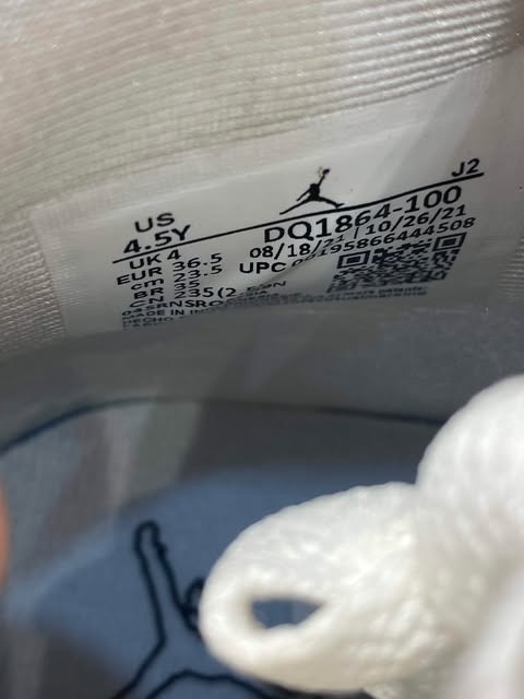 Giày Casual Chính Hãng - Nike Nữ Air Jordan 1 Mid 