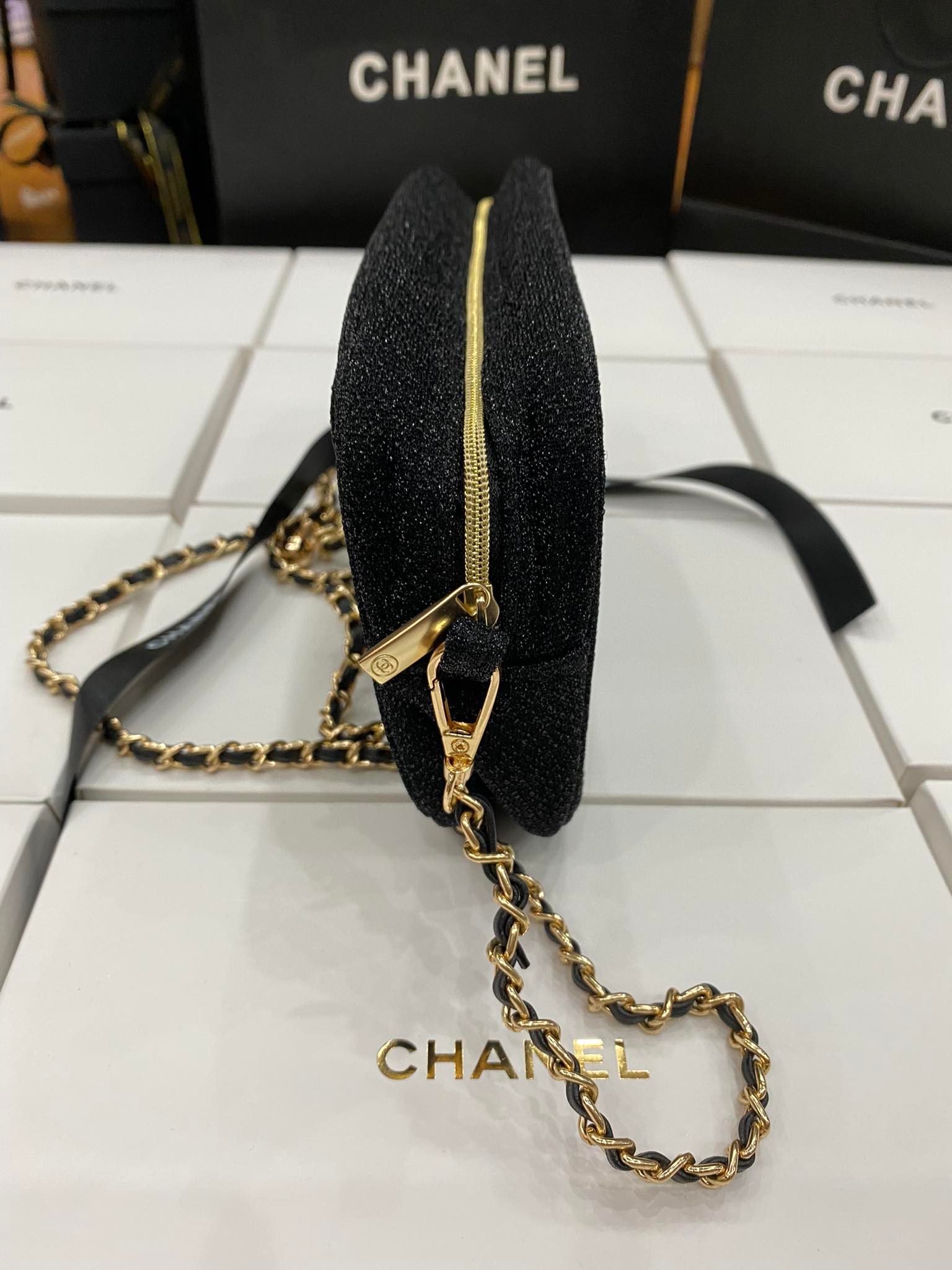 Túi Chanel 22 Mini Handbag đen logo bạc da bê SHW best quality