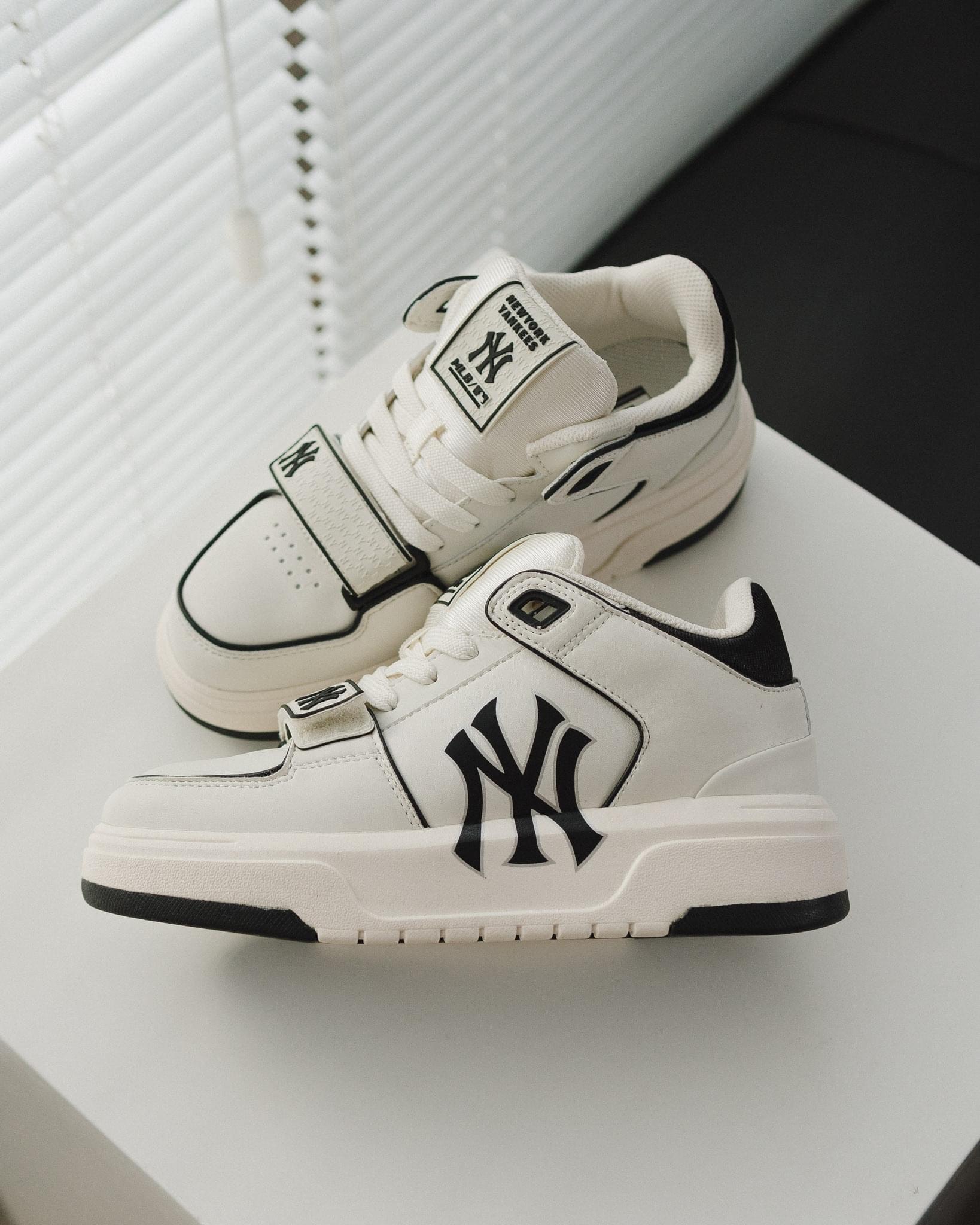 Giày Casual Chính Hãng - MLB Chunky Liner Mid Basic New York Yankees - 3ASXLMB3N-50BKS