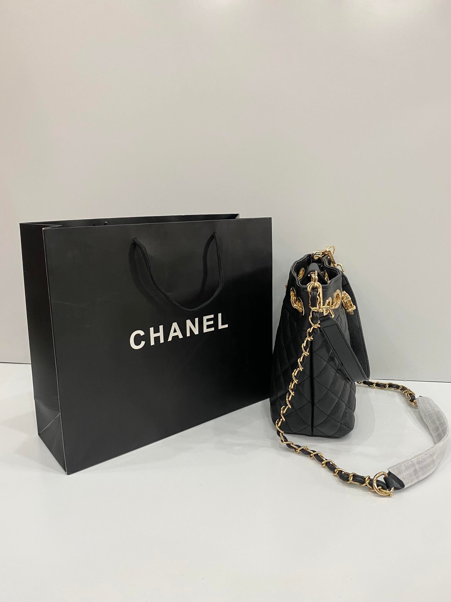 Chanel ngừng bán túi xách cho người Nga muốn đem về nước  Mekong ASEAN