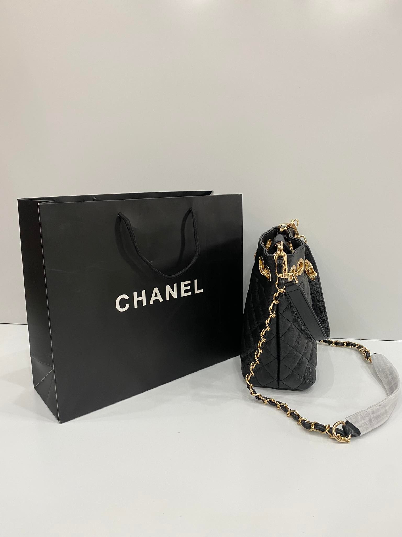 May có cô dám BÓC mấy shop Chanel Dior Vip Gift đang nhan nhản Lấy đâu  ra người ta sản xuất hàng loạt tuồn cả trăm cái như thế