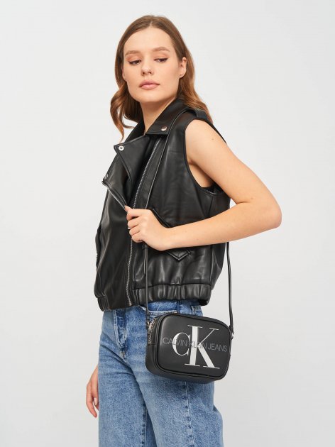 PHỤ KIỆN CHÍNH HÃNG - Túi Nữ CALVIN KLEIN JEANS Sculpted Camera Bag Silve - DH2802-001 PHỤ KIỆN CHÍNH HÃNG - Túi Nữ CALVIN KLEIN JEANS Sculpted Camera Bag Silve - DH2802-001