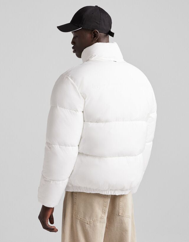Áo Khoác Chính Hãng - Bershka Puffer Unisex Jacket Tay Chun Đen 'White' - 6671-086-250