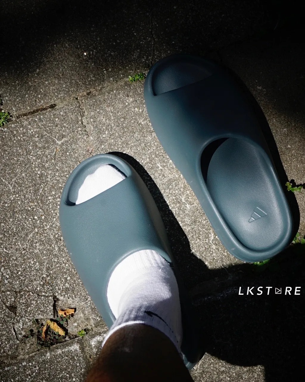 DÉP CHÍNH HÃNG - Adidas Yeezy Slide Slate Marine - ID2349