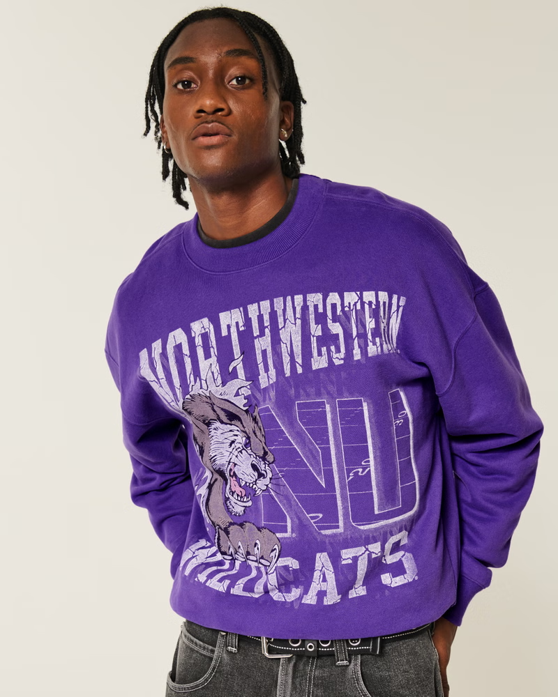 Áo Sweater Chính Hãng - Hollister Men's Boxy University of Nebraska Cornhuskers Graphic Crew Sweatshirt 